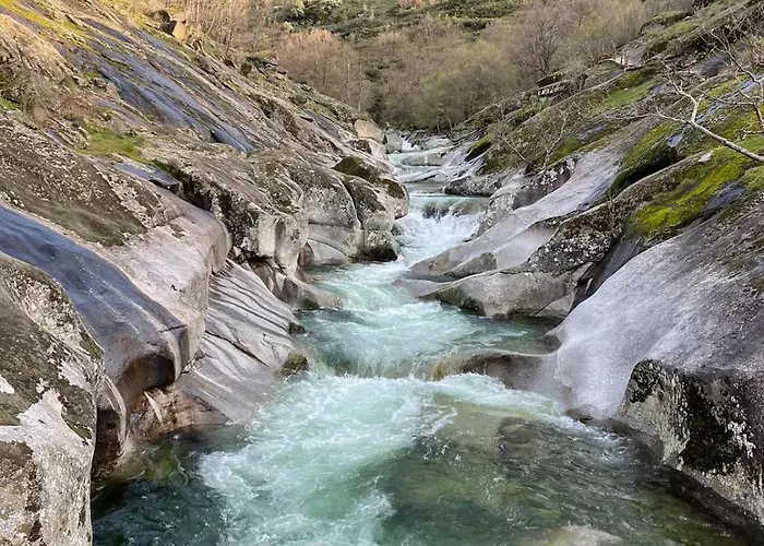El Caserío De La Abuela Cabezuela Del Valle